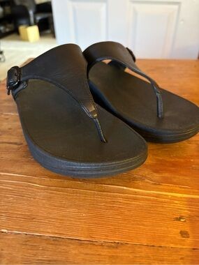 FitFlop Black Leather Thong Sandals with Side Buckle